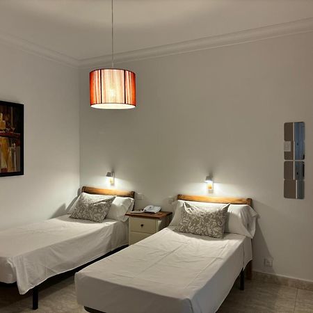 Hostal Barrera Madrid Ngoại thất bức ảnh