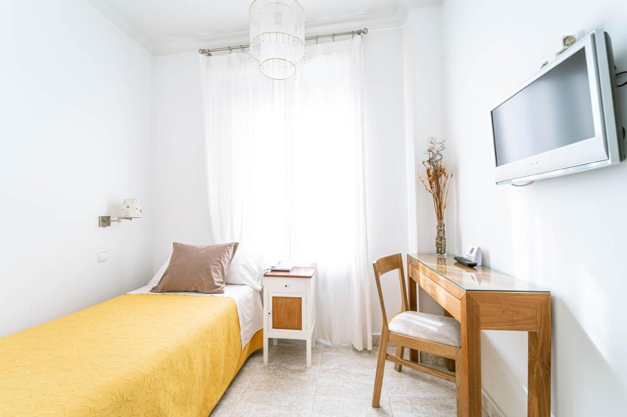 Hostal Barrera Madrid Ngoại thất bức ảnh