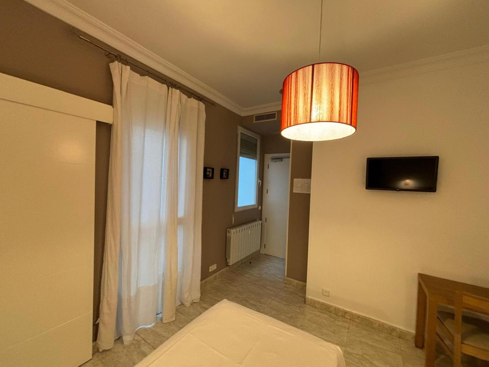Hostal Barrera Madrid Ngoại thất bức ảnh