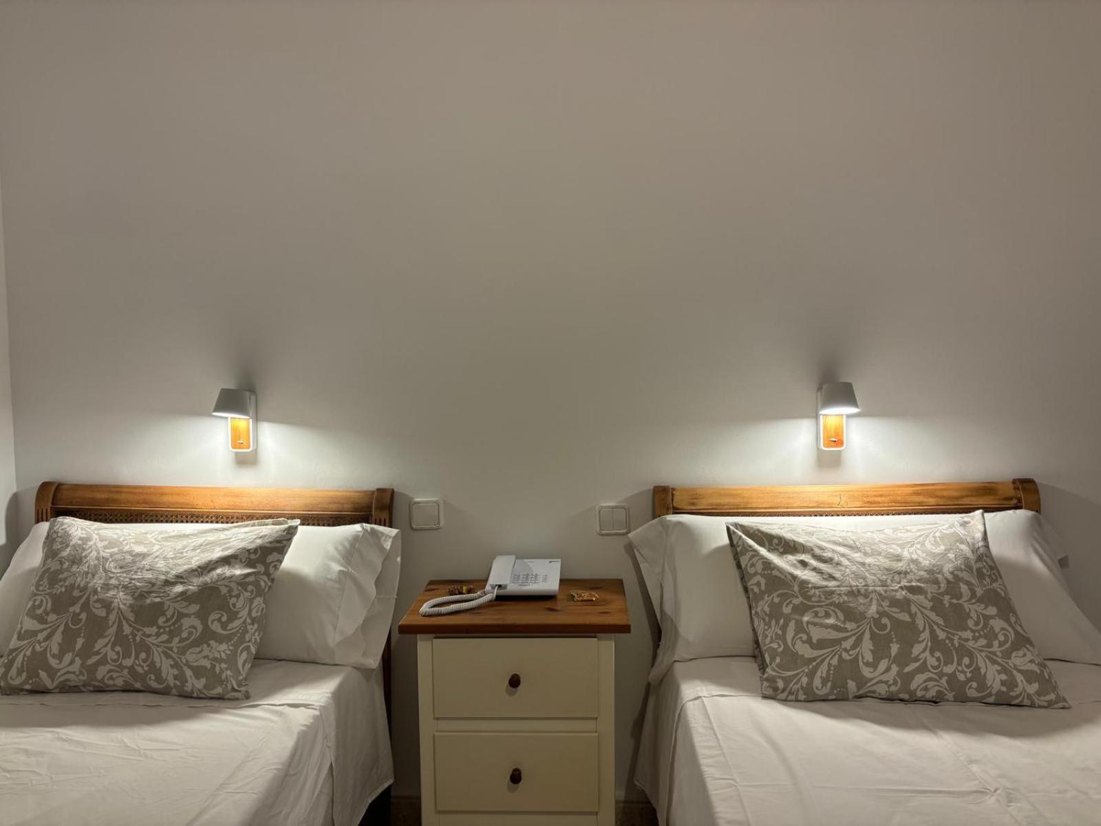 Hostal Barrera Madrid Ngoại thất bức ảnh
