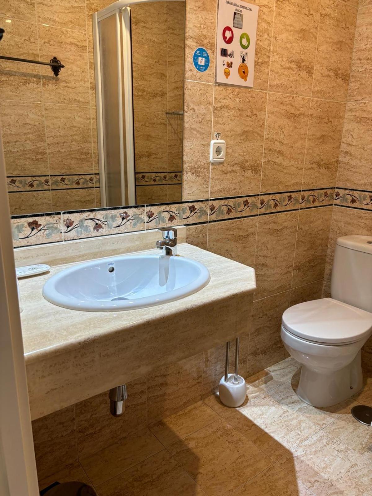 Hostal Barrera Madrid Ngoại thất bức ảnh
