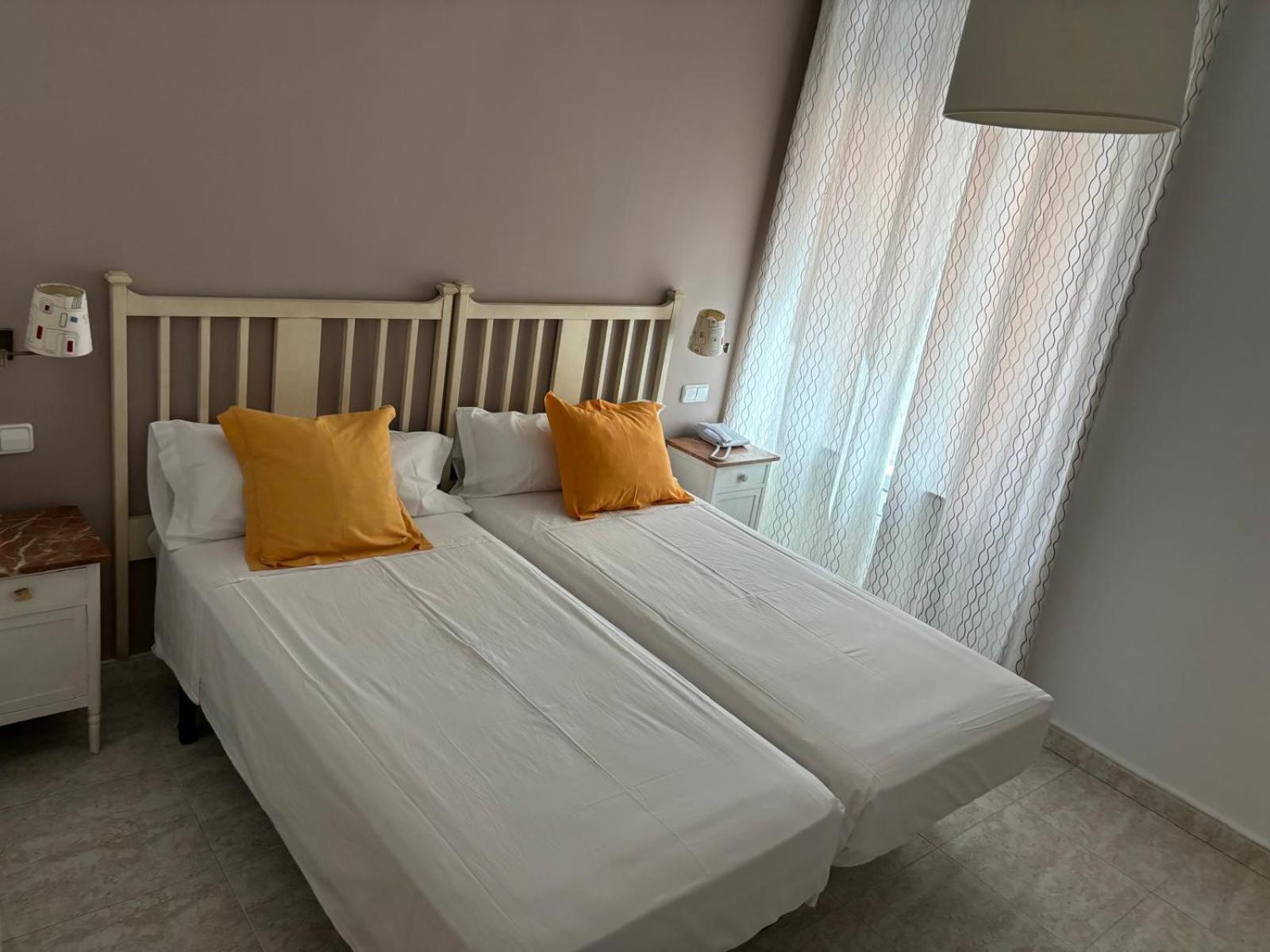 Hostal Barrera Madrid Ngoại thất bức ảnh