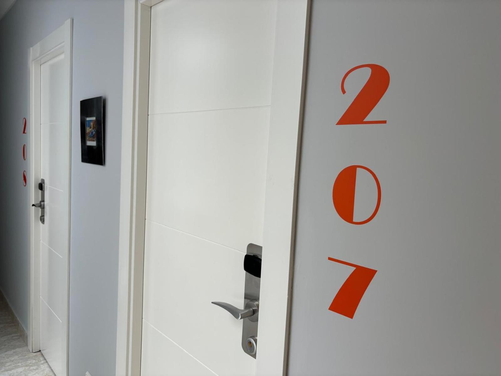 Hostal Barrera Madrid Ngoại thất bức ảnh