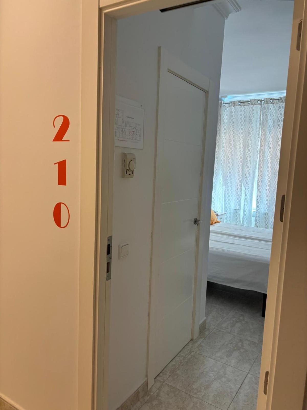 Hostal Barrera Madrid Ngoại thất bức ảnh