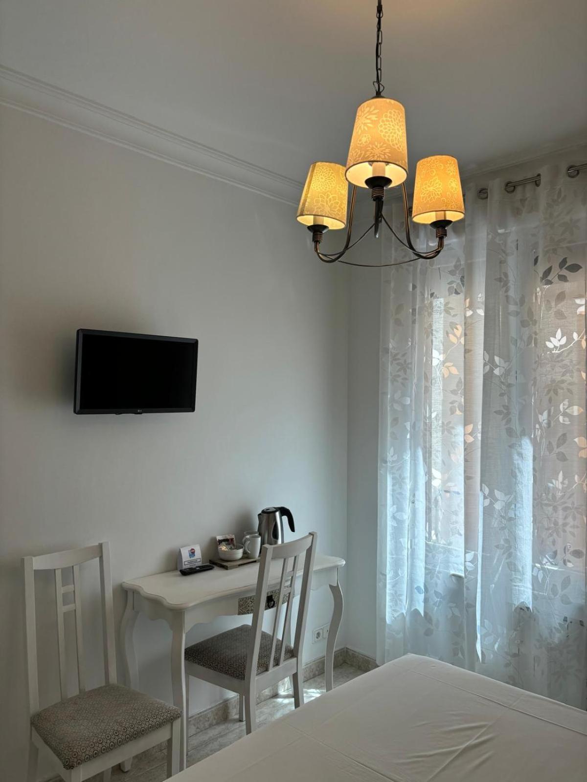 Hostal Barrera Madrid Ngoại thất bức ảnh