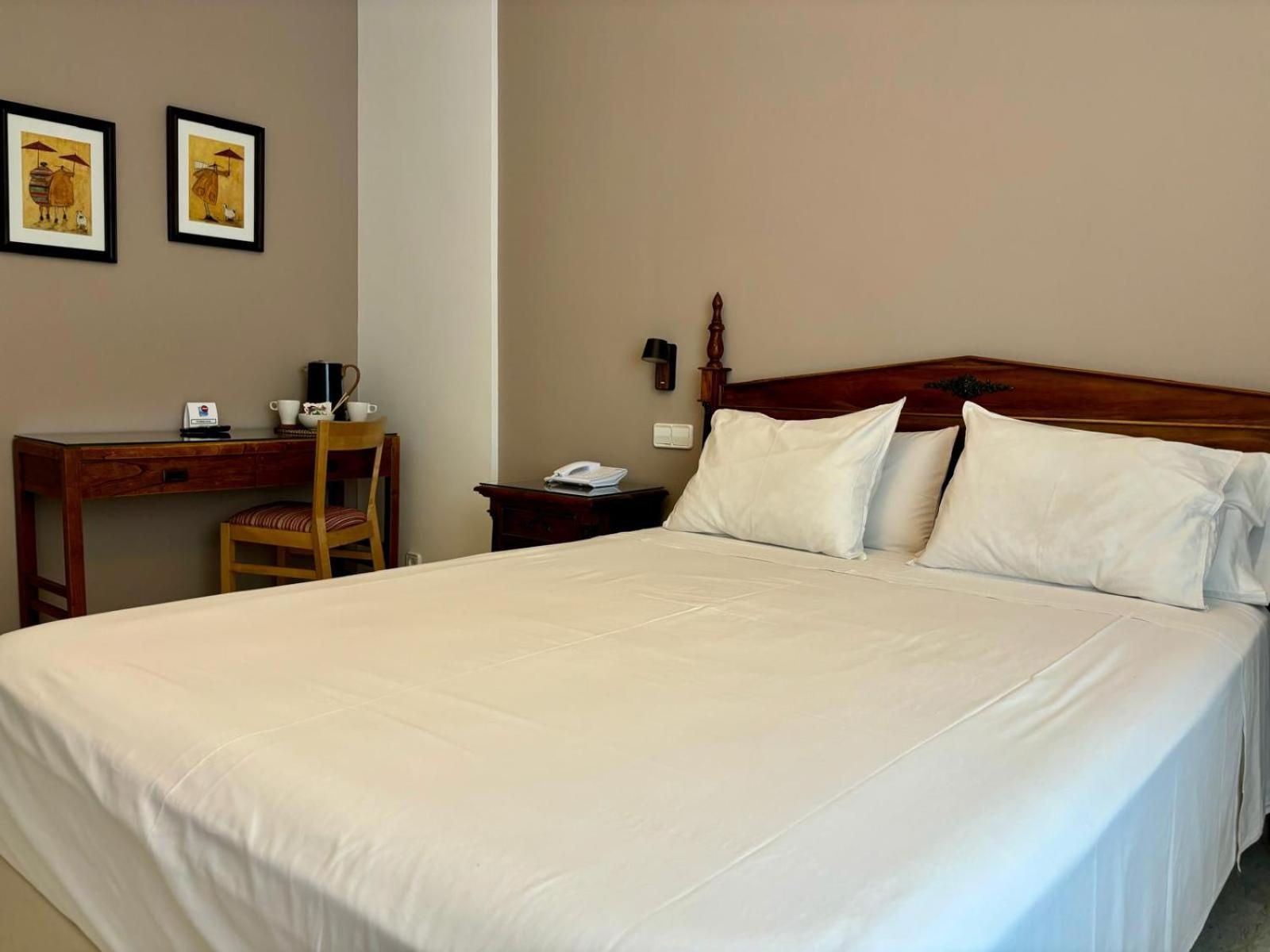 Hostal Barrera Madrid Ngoại thất bức ảnh