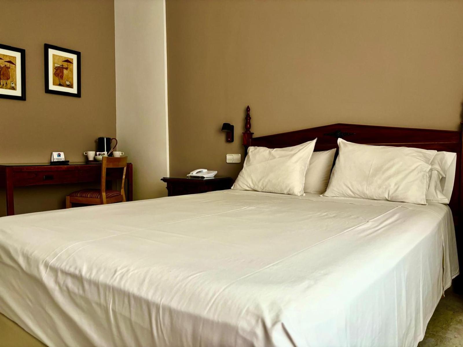 Hostal Barrera Madrid Ngoại thất bức ảnh