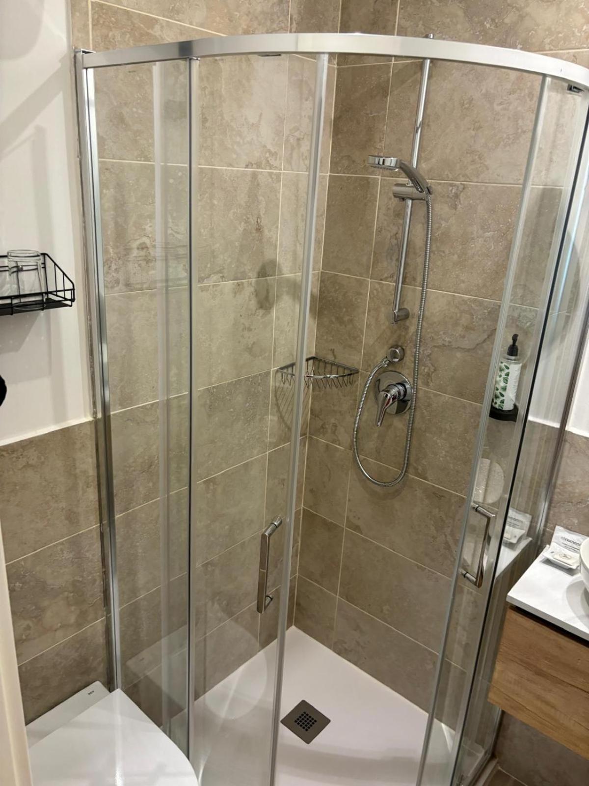Hostal Barrera Madrid Ngoại thất bức ảnh