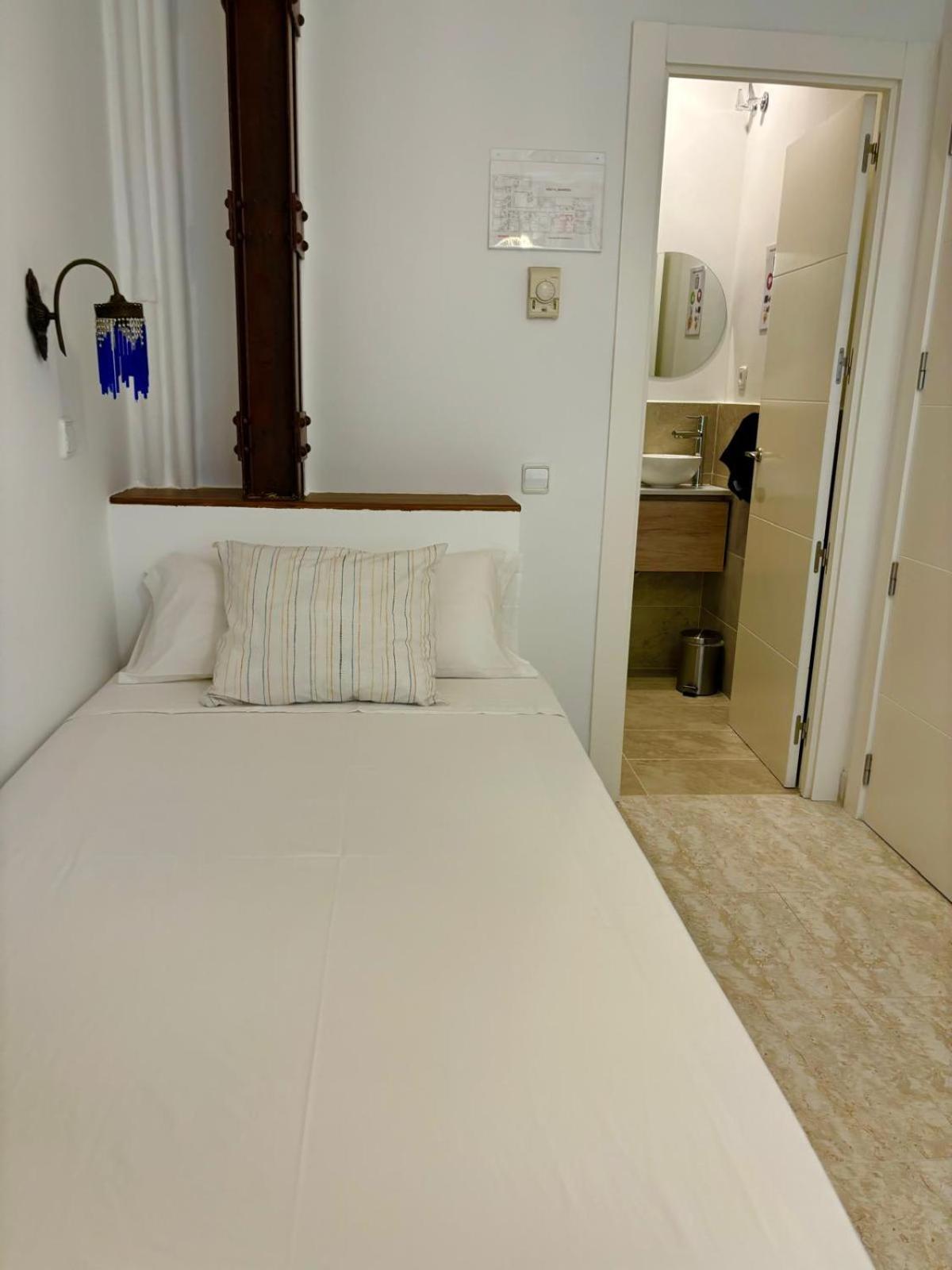 Hostal Barrera Madrid Ngoại thất bức ảnh