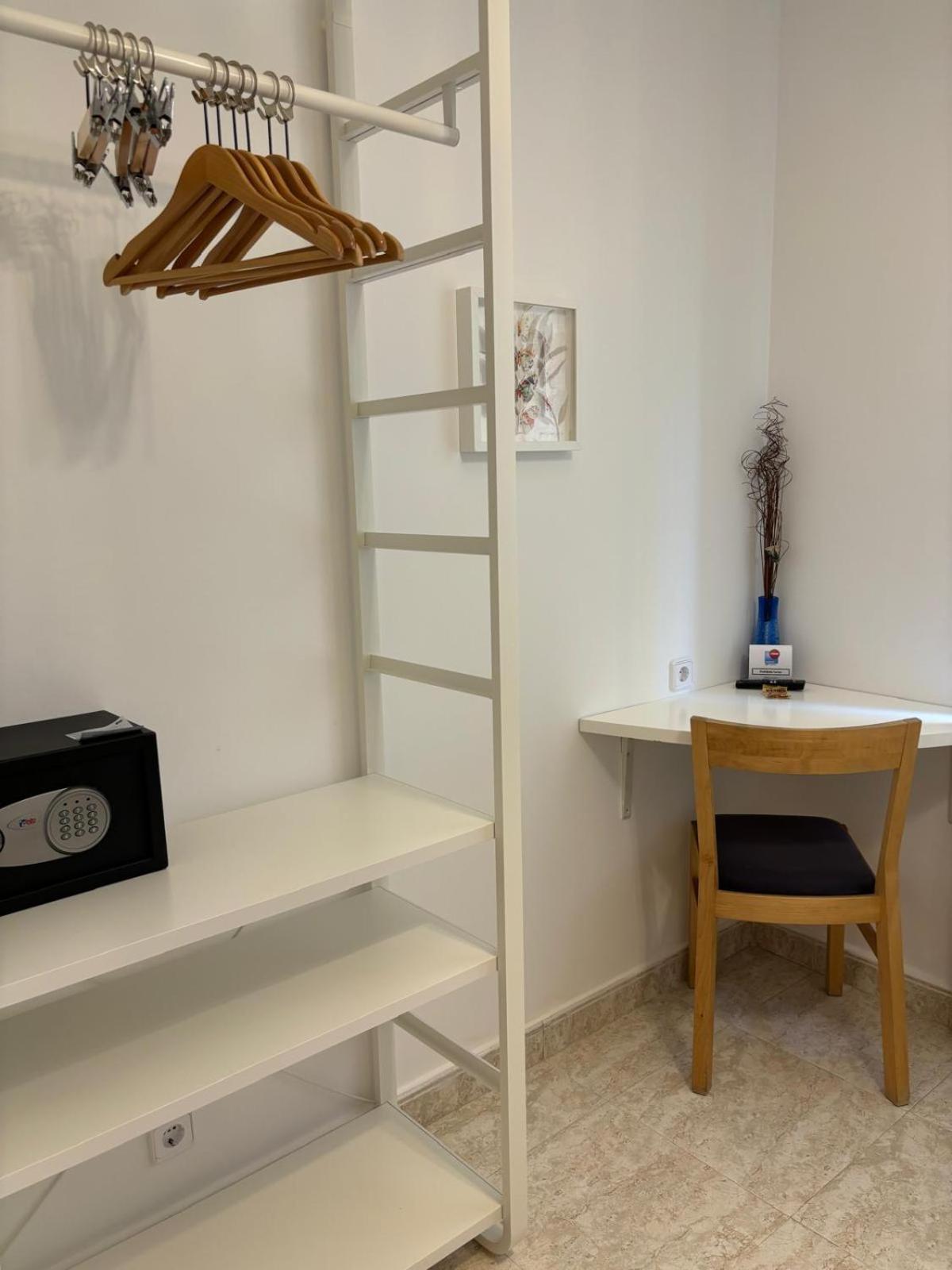 Hostal Barrera Madrid Ngoại thất bức ảnh